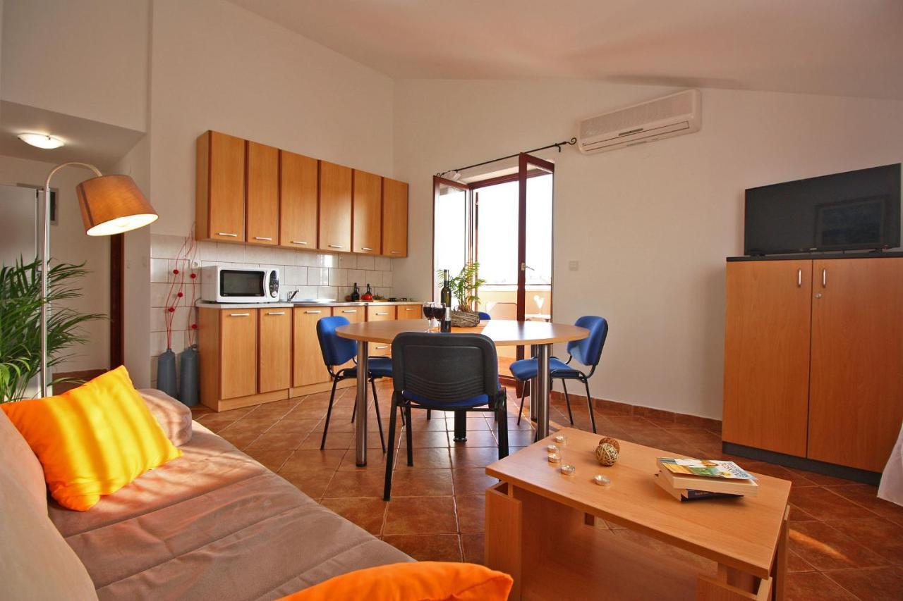 Brijunisol - 3 Apartments Top Position Near The Beautiful Beach Fazana Ngoại thất bức ảnh