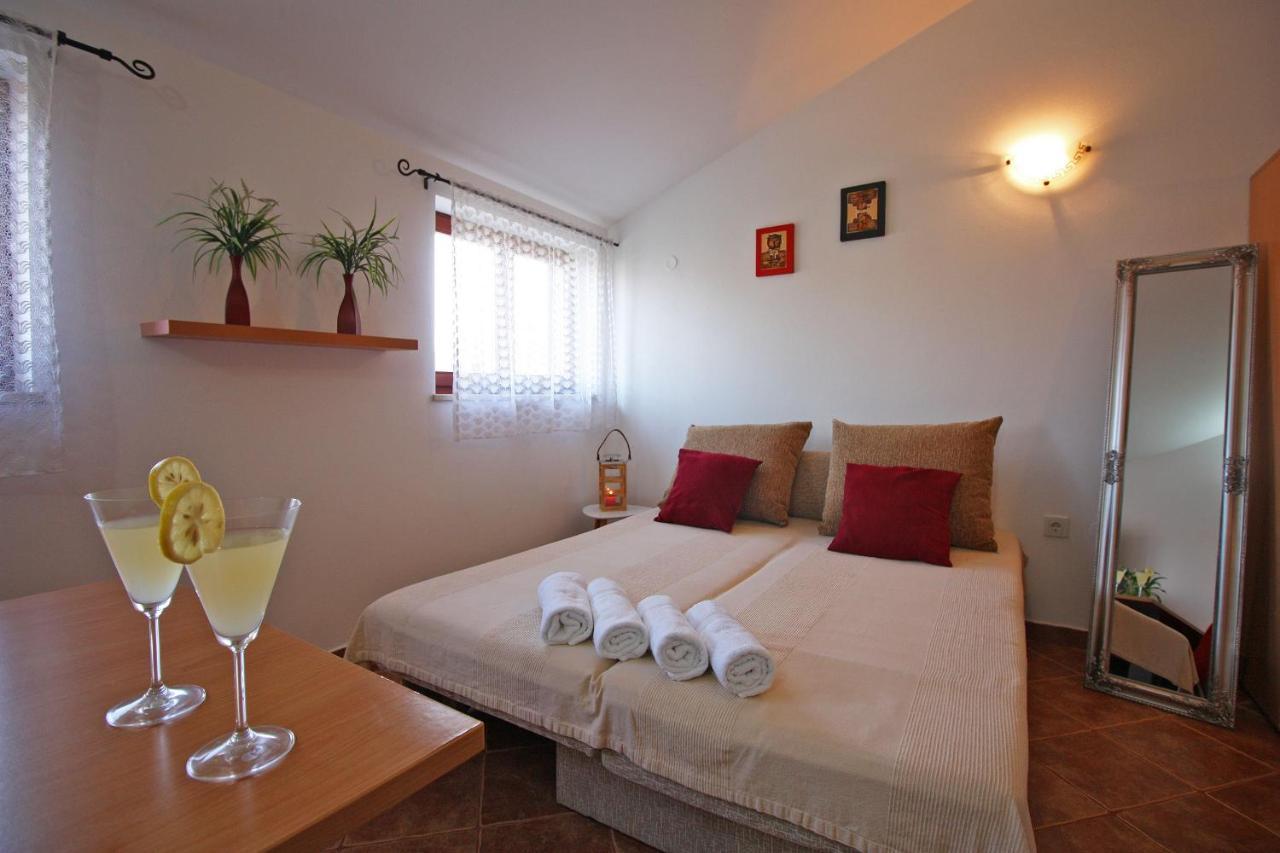 Brijunisol - 3 Apartments Top Position Near The Beautiful Beach Fazana Ngoại thất bức ảnh