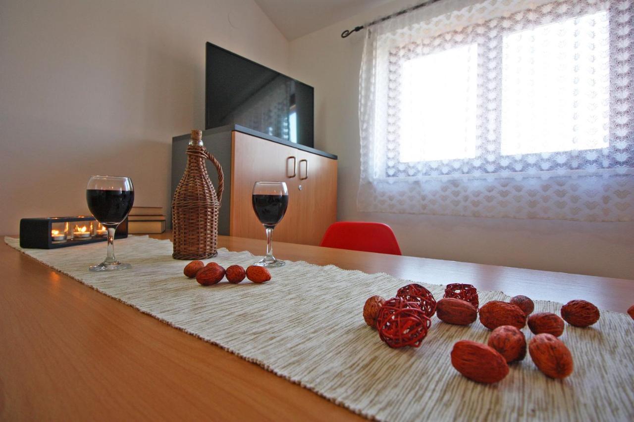 Brijunisol - 3 Apartments Top Position Near The Beautiful Beach Fazana Ngoại thất bức ảnh