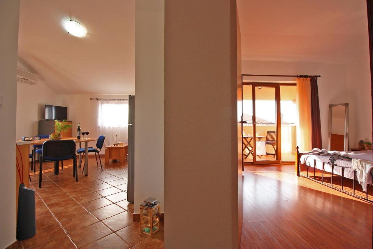 Brijunisol - 3 Apartments Top Position Near The Beautiful Beach Fazana Ngoại thất bức ảnh